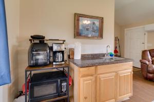 Tranquil Plantersville Cabin: Farm Animals On-Site