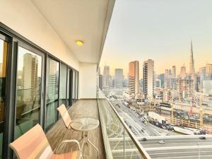 High-Floor 1BR with Burj Khalifa View SOL BAY