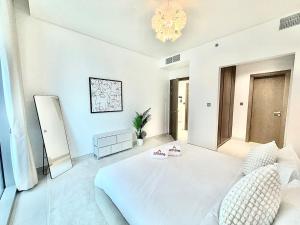 A Modern 1BR Apartment with Cozy Balcony