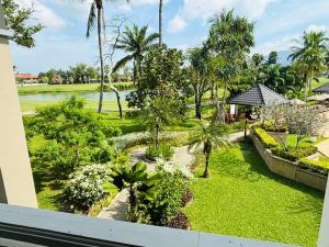 Allamanda 2 golf course apartment in Laguna
