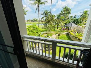 Allamanda 2 golf course apartment in Laguna
