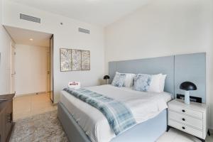 Elegant 3 BR Downtown Views II