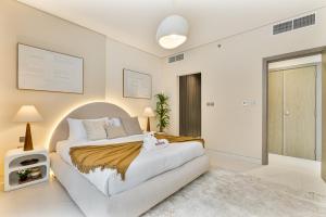 Elegant 1 BR District One