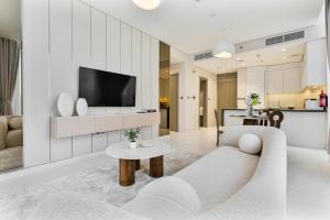 Elegant 1 BR District One