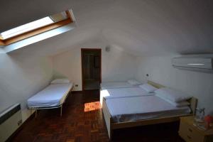 Bifamiliare con ampio giardino zona supermercato