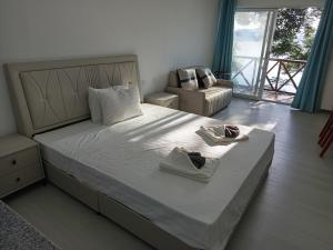 Totò Pizza Bungalows and Sea View Restaurant