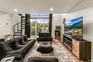 Hollywood Hills Modern Retreat