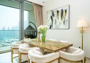 HomesGetaway-Lovely 3BR+Maids Room in Downtown Views