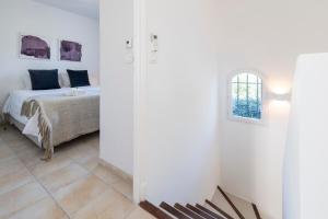 Family Villa with Pool, 5 Min Walk to Beach