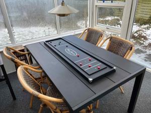 Lovely Holiday Home 350 Meters From Høll Strand