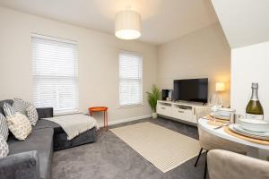 The Deck at West Wall 2 Bedroom Apartment - Tenb