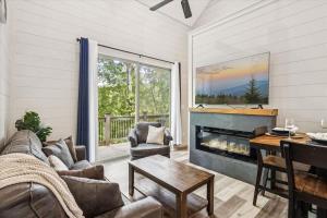 Smoky Shores Lakeview Cabin by Beyond Expectations