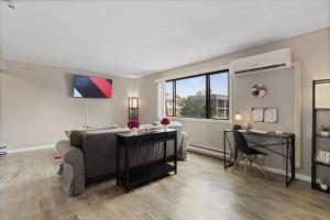 Cozy2bd Aurora Chgolnd Freeparkg Sleeps6 FreeWI-FI
