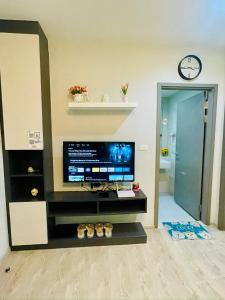 The base Central Pattaya 1098 by Numam