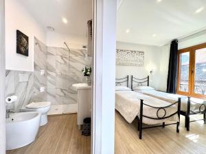 Portico Room - a stones throw from Piazza Maggiore