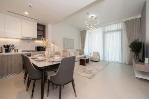 Luxury 1BR LIV Marina Modern with Marina View