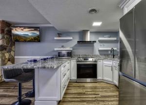 1023 English Mtn Condo by Beyond Expectations