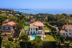 Villa exclusive au sommet de Cannes, 8 chambres, double piscine, vue sur la mer