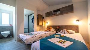 ZEcamping 4 familial piscine couverte locatif TV LV BBQ 32m2