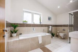 Oasis- Short Drive to Bournemouth Beach