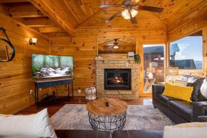 Breezy Ridge by Beyond Expectations w Hot Tub