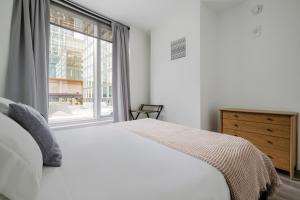 Blueground West End rooftop pool nr Boston Harbor BOS-1028