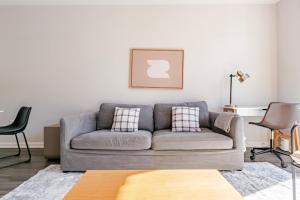 Blueground Emeryville pool nr Bay Street Park SFO-1987