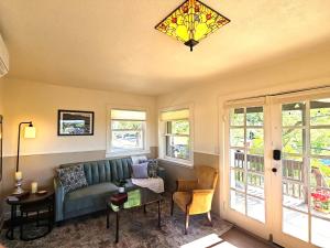 Bridge View Walk 2 Blocks to Historic Downtown