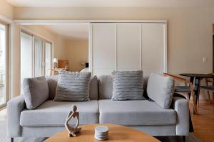 Blueground University South balcony nr park SFO-2137