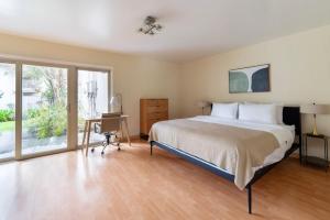 Blueground University South balcony nr park SFO-2137