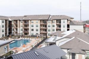 Blueground Scofield Farms pool nr Walnut Creek Park ATX-360