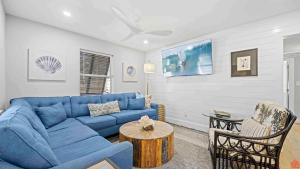 The Surf House: Stylish 2BR Haven