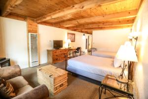 The Boulder Creek Lodge