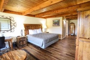 The Boulder Creek Lodge