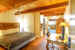 The Boulder Creek Lodge