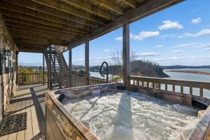 Lighthouse Lookout by Beyond Expectations - Hot Tub & Lake Views