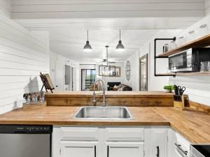 Turkey Nest by Beyond Expectations Renovated 2BR