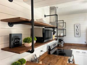 Turkey Nest by Beyond Expectations Renovated 2BR