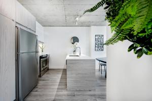 Sleek SoHo Space -Downtown Montreal - Bell Centre - Free Parking