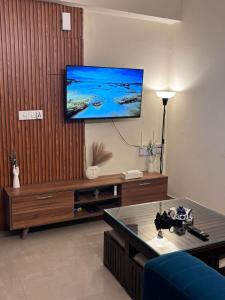 Basera Bloom Elegant yet Affordable and cozy 1bhk stay