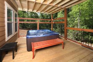 Luxury Chalet w Indoor Pool, Theater Room & Game Loft — 4 Miles to Gatlinburg