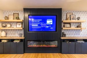 Family Retreat with Hot Tub, Game Room & Prime Location