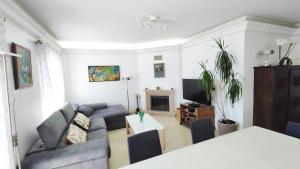 Spacious, modern 3 BR apartment in Almada, Portugal