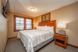 B205 One Bedroom Lake View