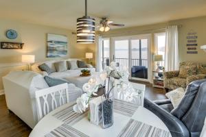 Easy-Access Lake Hamilton Condo with Fireworks View