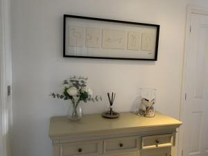 Blue Moon, The Bay, 2 bedrooms with ensuites, parking for 2 cars, 2 dogs welcome