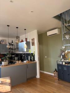 Duplex climatisé avec parking et borne électrique
