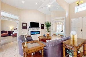 Golfers Oasis with Pool in Black Diamond Ranch!