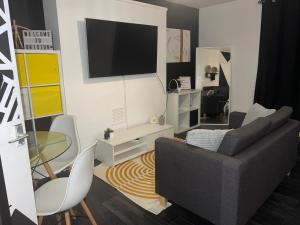 LARGE STUDIO in THE HEART OF BRIXTON