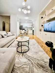 Central Skopje Luxury Two-Bedroom Apartment - Private Parking